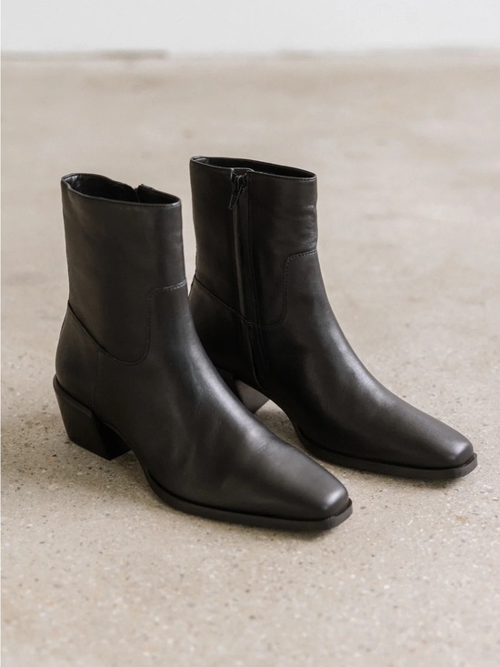 Steve Madden Shoes - STEVE MADDEN DANEY BLACK BOOTIES 6.5